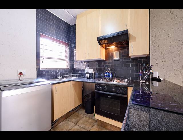 2 BEDROOM APARTMENT TO LET IN SUNNINGHILL
